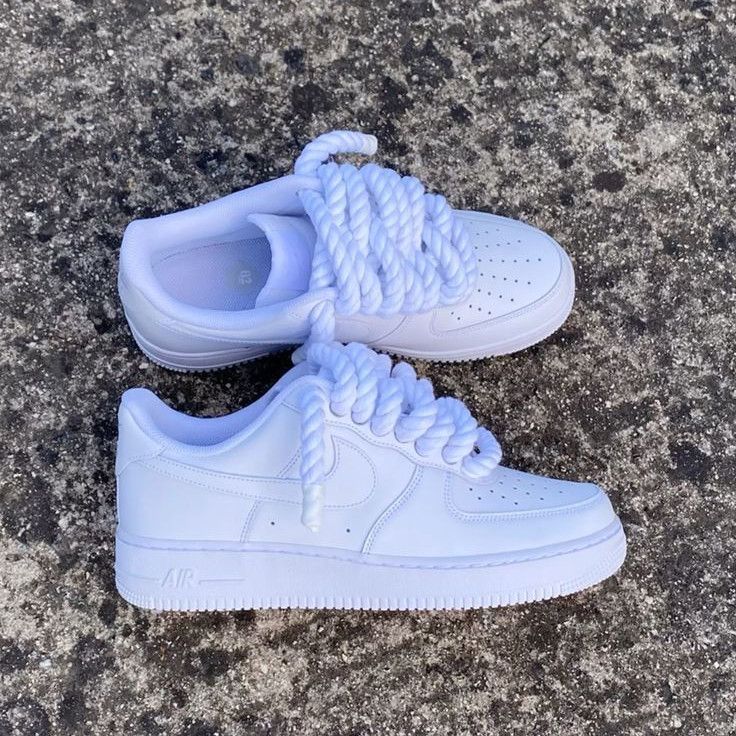 ✨ L’iconique Air Force 1, revisitée avec gros lacets blancs ✨